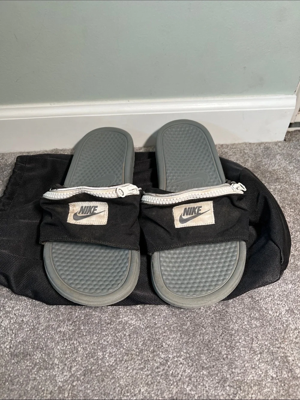 Nike Benassi Fanny Pack Slide Sandals Black White Grey size 9